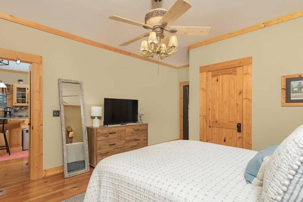 Quiet Getaway At Wayward Cottage Pisgah Екстер'єр фото